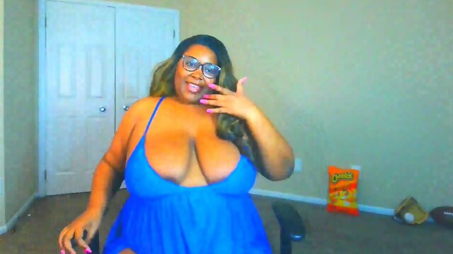 Trina Foxx, the ebony webcam model with massive breasts, shakes her huge boobs while twerking