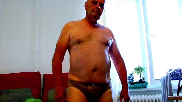 Ultimate workout video featuring Garabas and Olpr with added bonus