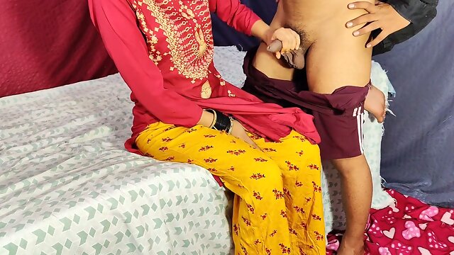 Indian village hottie creates steamy Hindi vlogs with lover, outdoor vlogging adventure