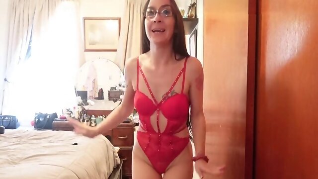 European beauty in sexy lingerie and high heels fulfills my fetish