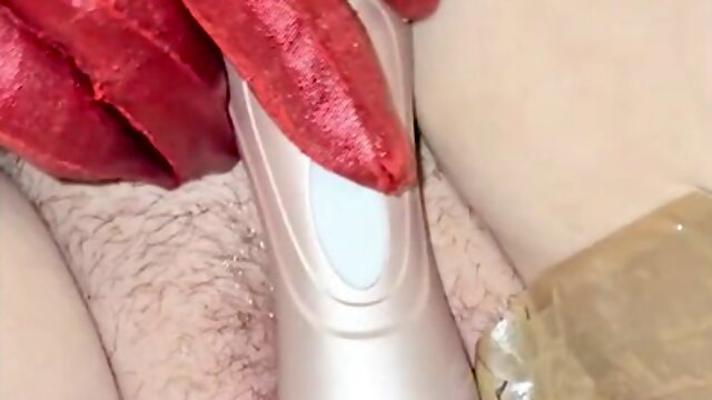 Teen girl masturbates for huge cumshot