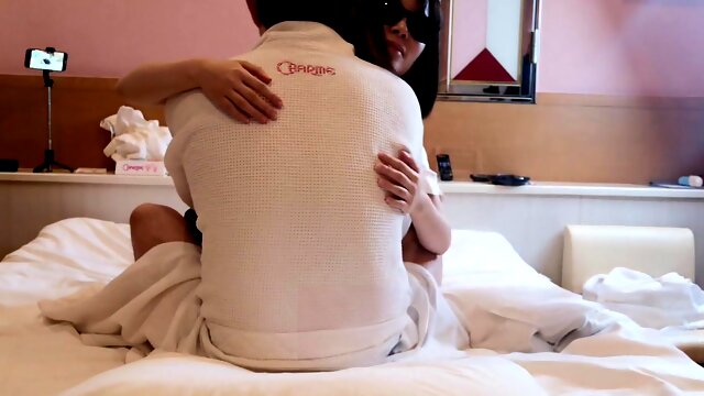 Natural tits cowgirl enjoys pervy hump in her first creampie experience