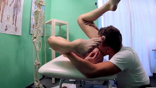 Fake Hospital: Messy doctor pounds thief girl and cums in her pussy