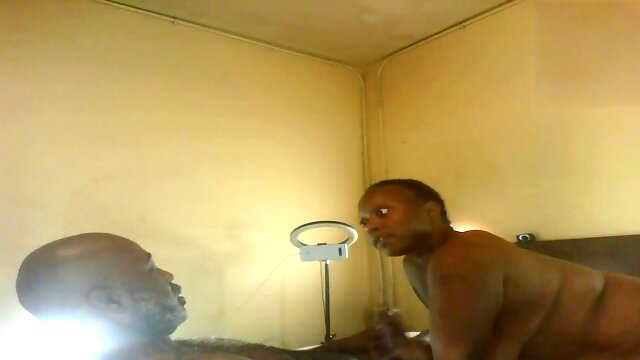 Seductive Texan babe flaunts her shaved pussy and huge jiggly ebony MILF booty