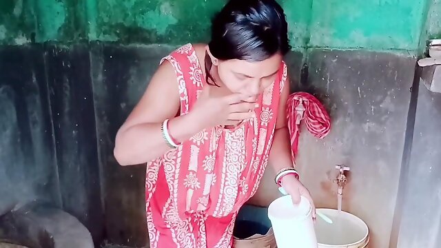 Indian bhabhi enjoys steamy desi sex encounter in the bathroom