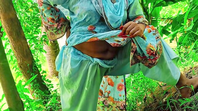 Neighbor aunty with big booty gets it on with a neighbor guy