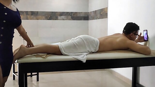 Filming session with voluptuous Latina masseuse - experienced mature Latina with a massive booty heats up during massage