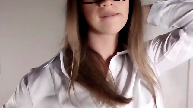 Sensual stepmom from Europe nails hot webcam show in sexy mini skirt
