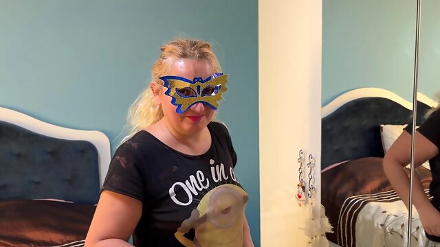 Zara indulges in kinky solo session on her sofa