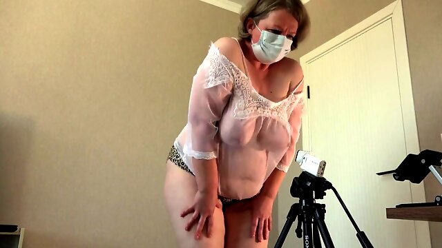 Voluptuous mature BBW shows off her curves and sexy voice in various languages