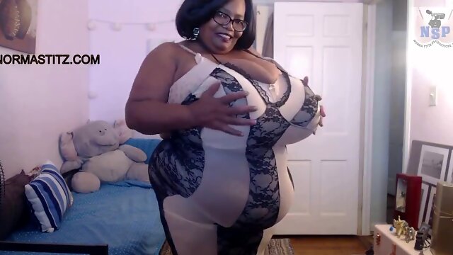 Ebony cam girl with massive breasts