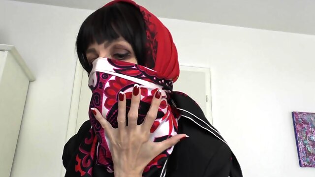 Elegant German mature LadyVictoriaValente wears bondage mask in fashion show