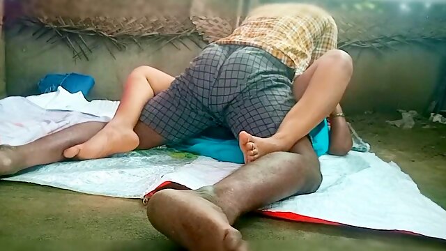 Indian beauties nailed by step aunties while giving blowjobs