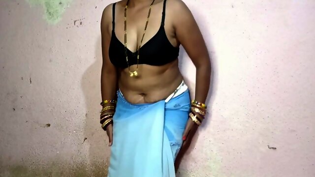 Indian village bhabhi with huge tits enjoys steamy action