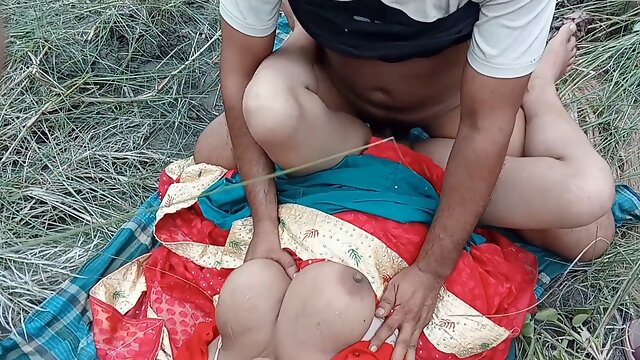 Sensual Bangladeshi bhabhi in red saree secretly fucked in the jungle and pounded doggy style