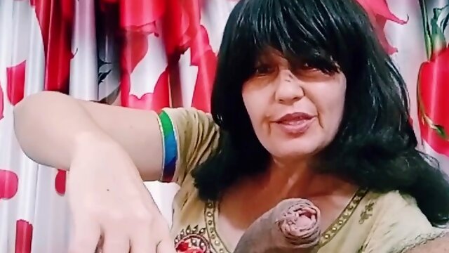 Cutie enjoys juicy sex session