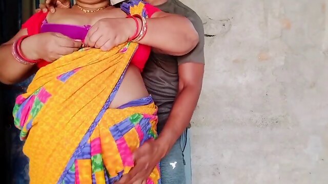 Indian aunty gets wild in outdoor shop apartment