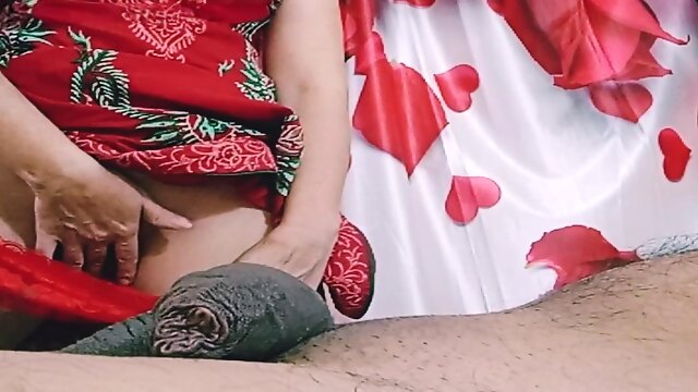 Sensual experience upgrade for sex-positive mommy Bolly Karma