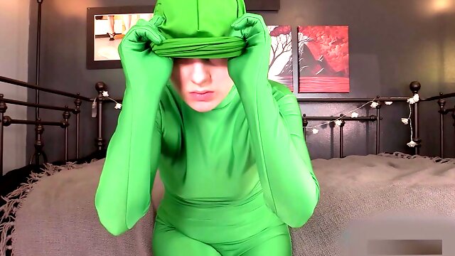 BlackxRose in full-body zentai suit delivers the ultimate zentai experience