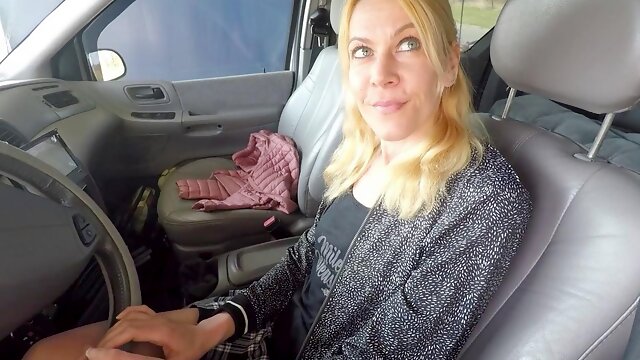 Risky car creampie and naughty anal pounding with a stranger