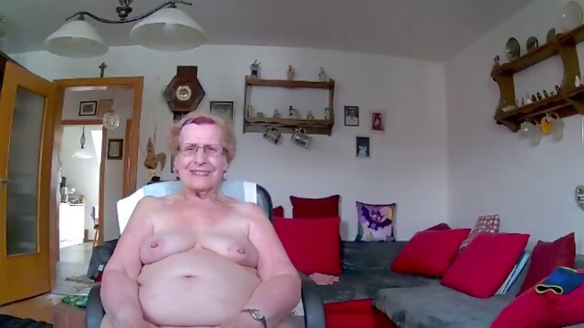 Oma Wichst Sich Selbst, Oma Masturbiert Orgasmus