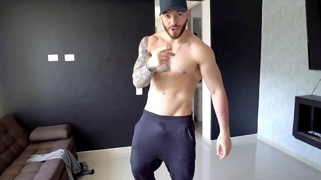 Attractive twunk dances and jerks off on the bed [ONLYFANS]