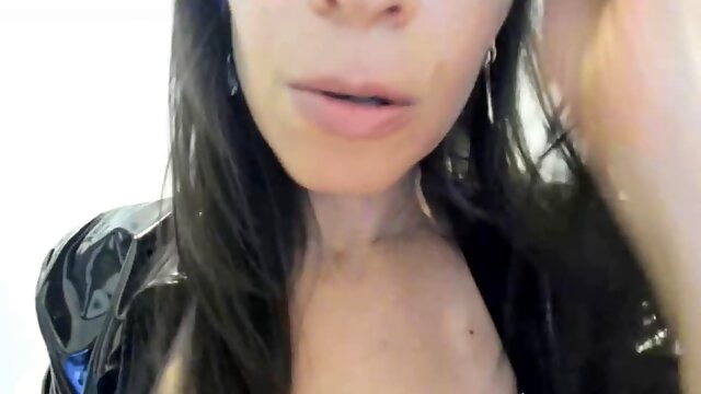 Talking dirty in Spanish while being unfaithful to my husband