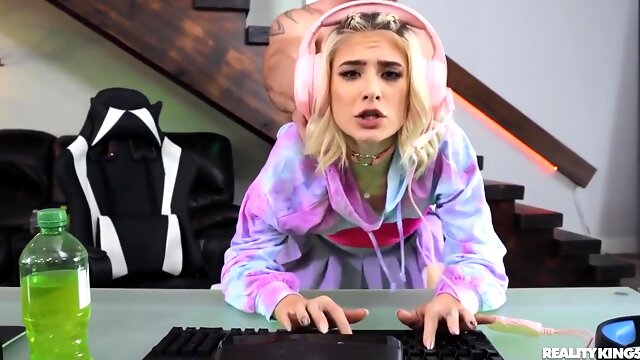 Jessie Saint And Gamer Girl - Sneaks On To Her Roommate Setup On Pornhd