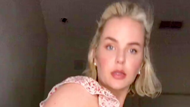 Russian Milf masturbates till squirting - Amateur Porn Solo