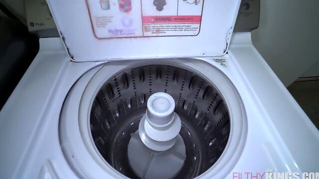 Pale redhead Alex Harper rammed in Pov - Filthy Kings