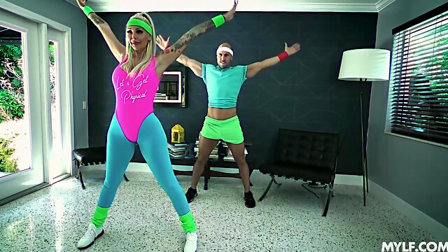 Gets Fucked Through The Hole In Her Yoga Pants - Blondie Bombshell And Duncan Saint