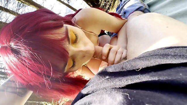 Cute amateur couple Elfwithears goes outdoors for some deepthroat action and swallowing