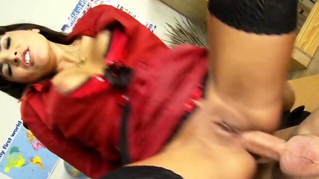 Horny XXX sex industry star in stockings satisfies her