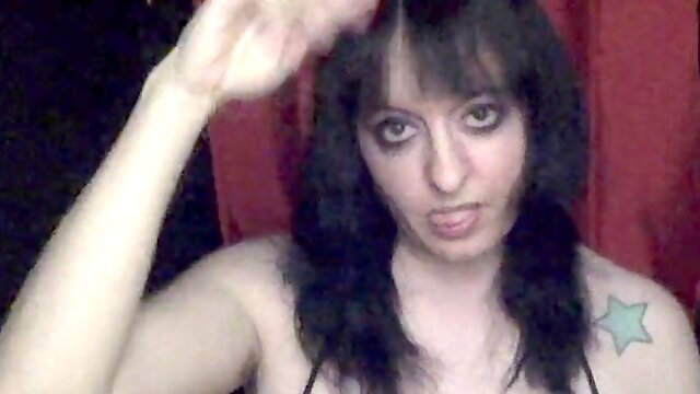 Emo doll Trash Kitten gets off on webcam