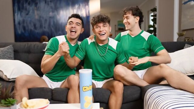 Surprsingly sensual fuck with Drake Von and Finn August