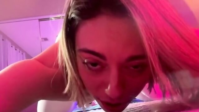 Frenetic anal fist fucking session for amateur blonde slut