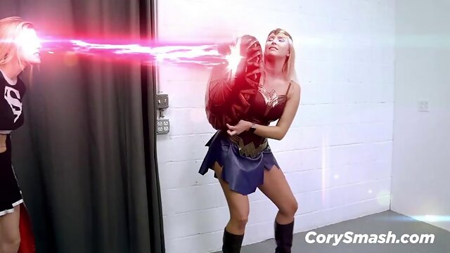 Wonder Woman, Supergirl