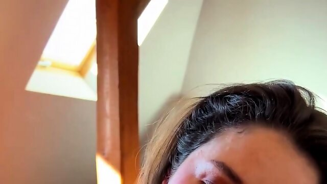 Sexy babe rewarded with hot facial after amazing blowjob