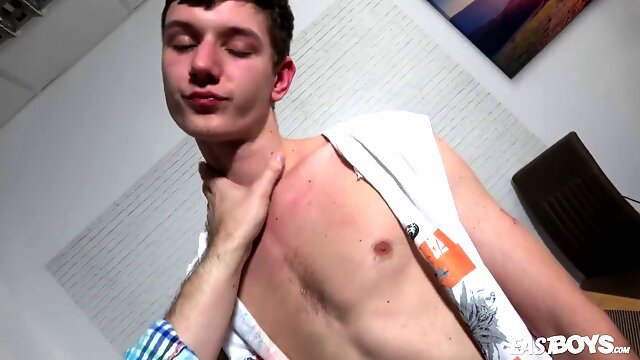 Slender guy with massive jizz-shotgun gets exclusive handjob