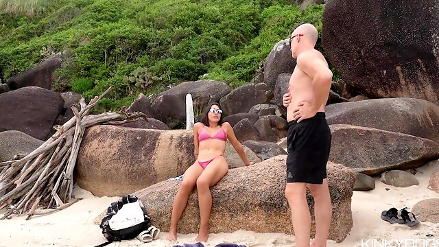 Encuentro A Mi Amiga En Playa Nudista Y Termina Desnuda En Mi Cama (novela - Capitulo 3)