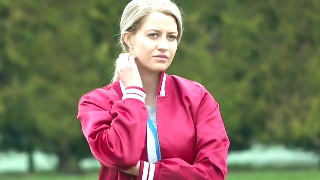 Sienna Day, Lesbian, Beach