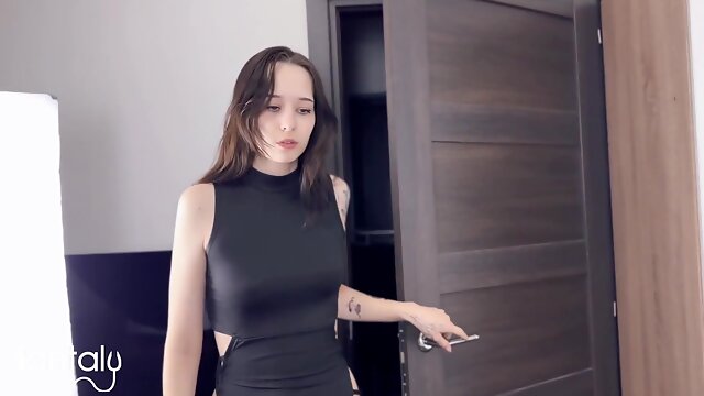 Svodnaya Sestra Hotela Dokazat, Chto Ona Luchshe Seks Kukl Tantaly & Hannah Kim