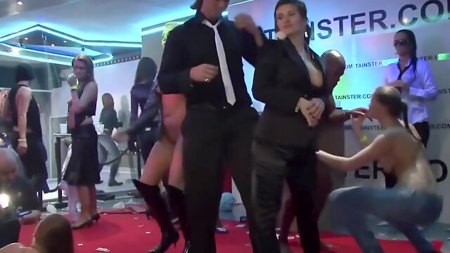 Public Group Teen Hd, Party