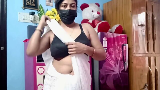Horny Indian aunty Pallavii Sharma in a sexy saree plays with her furry coochie and jiggly big tits