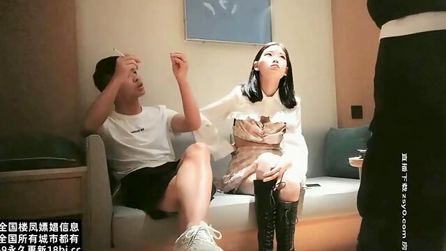 AI HD 2K repair 2020-9-18 91 Mr. Chen made an appointment with a girl with a short skirt, and fucked her with a blowjob. She raised her pussy and fucked her sideways in and out of the way.