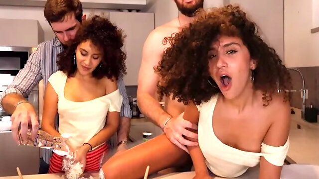 Si Fa Scopare Da Girthmasterr in Cucina, Matterello O Cazzo Enorme?