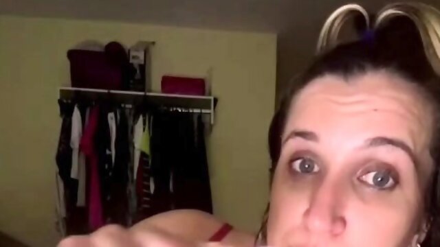 Blonde mature woman masturbating with dildo on camera 845289