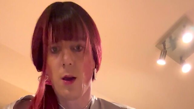 Jess Silk Rides Dildo