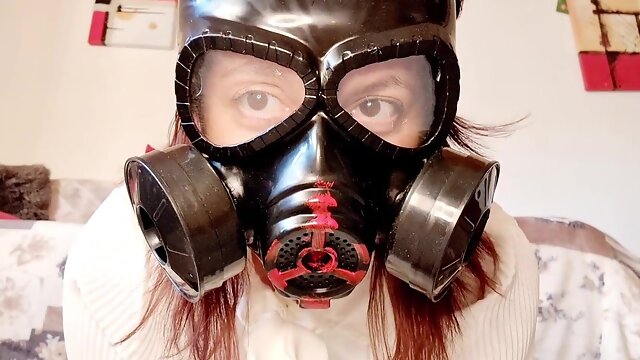 Orgasm with Super Fetish Gas Mask Ready to Enjoy with Me
