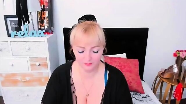 Fat BBW with big boobs masturbating and squirtin on cam